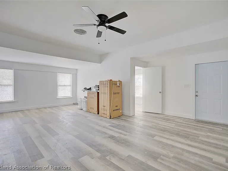 199 E Camphor St — Photo 16