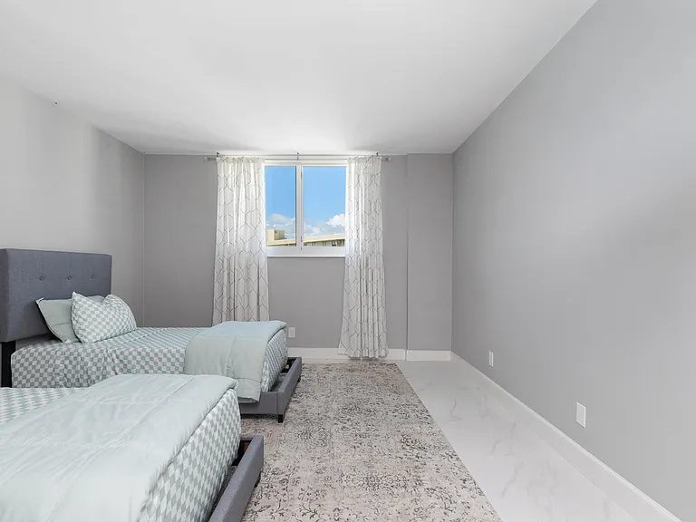 19380 Collins Ave #1527 — Photo 9