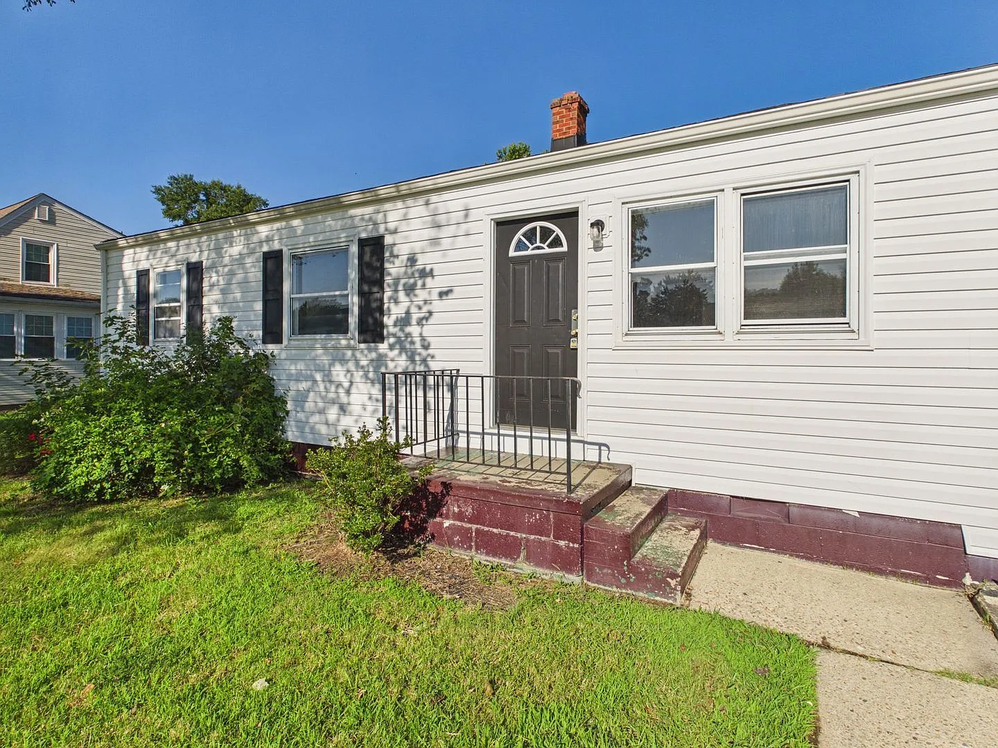 3 bed, 1.5 bath, 1304 sqft, $1,795 — Photo 1
