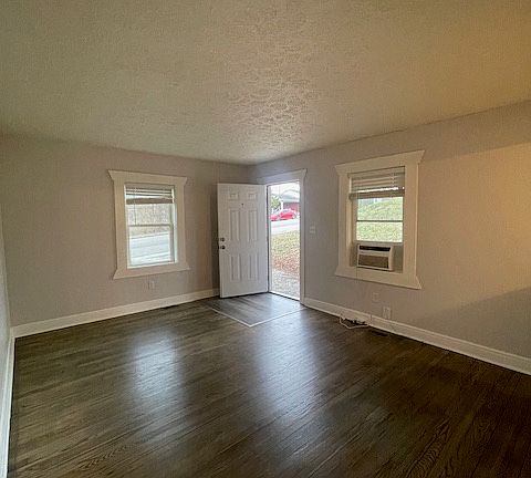 3rd image of 211 Myrtle Ave #211