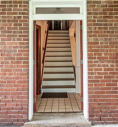 3rd image of 104 Bunchberry Ln