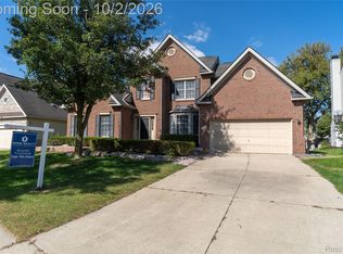 1048 Cantor Ln, South Lyon, MI 48178