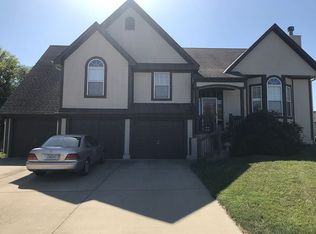 2221 SW Post Oak Rd, Lees Summit, MO 64082