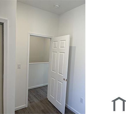 3rd image of 5643 Market St