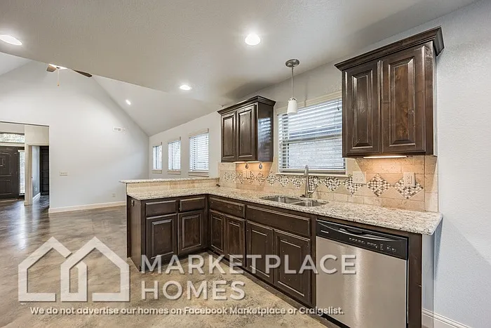 3211 Stonepoint Ave — Photo 9