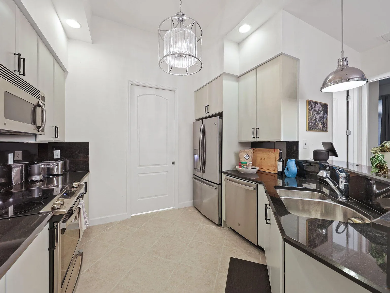 2 bed, 2.0 bath, 1333 sqft, $6,000 — Photo 4