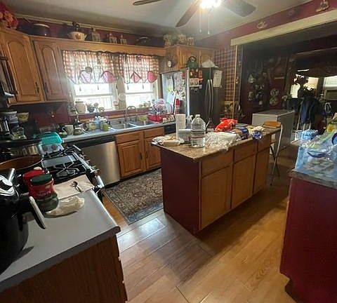 4th image of 105 Miller Ave
