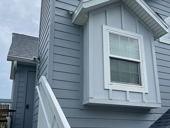 3rd image of 898 Baybreeze Way #88A