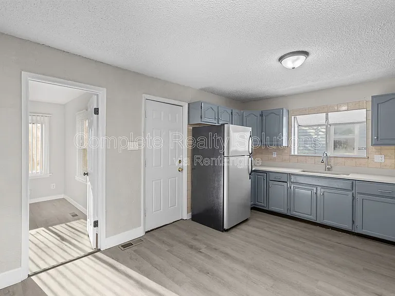 2056 Coleridge Dr — Photo 5