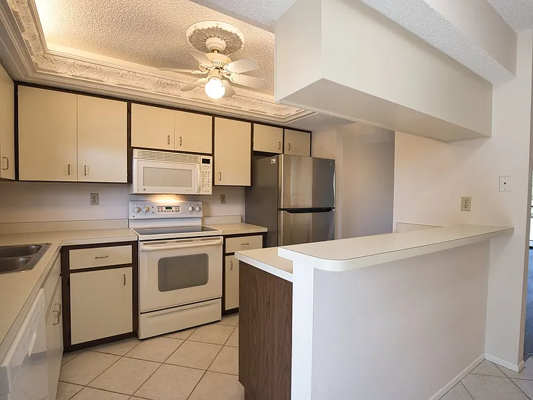 927 Capri Isles Blvd #8 — Photo 4