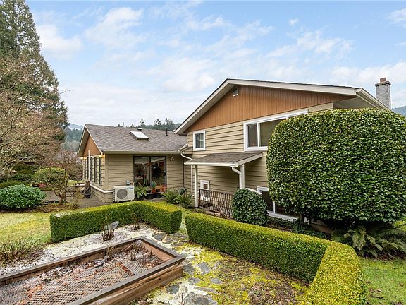 2nd image of 562 Rothdale Pl