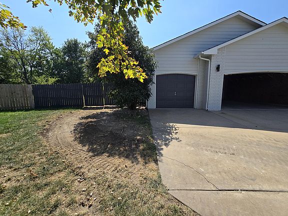 2nd image of 1711 N Buckeye Ct