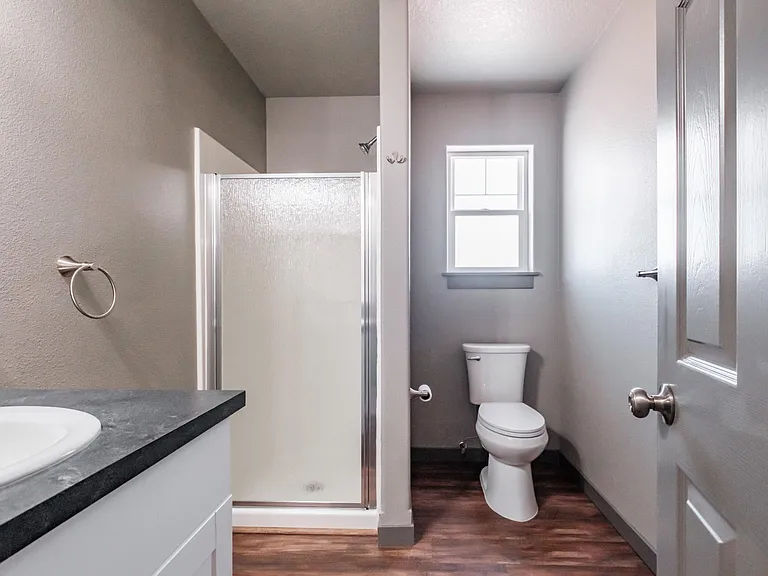 380 24th St NE — Photo 26