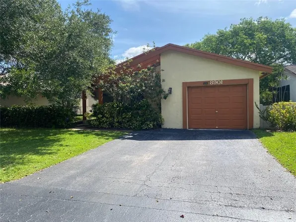 8901 NW 9th Place, Plantation, FL 33324