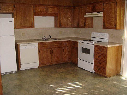 4th image of 3408 Victoria Cir APT D