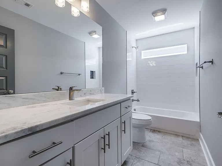 Guest bathroom with lots of counterspace and bathtub