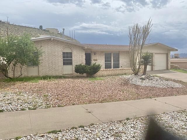1st image of 216 Moonglow Dr
