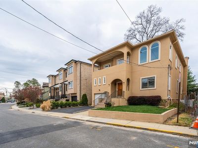 801 W End Ave, Cliffside Park, NJ, 07010