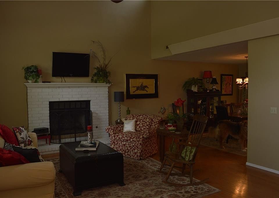 1st image of 1863 E Harold St