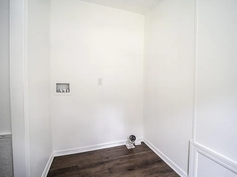 4872 Evans St — Photo 11