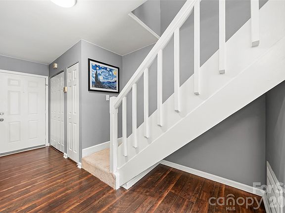 4th image of 8251 Circle Tree Ln