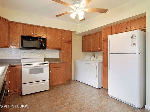 5th image of 825 Richard St Unit E