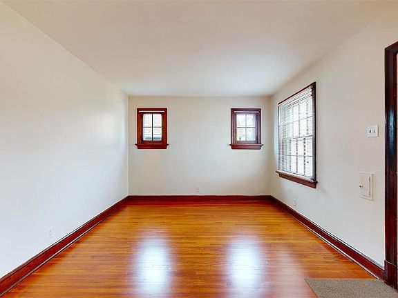 5th image of 9202 Meadowbrook Ln