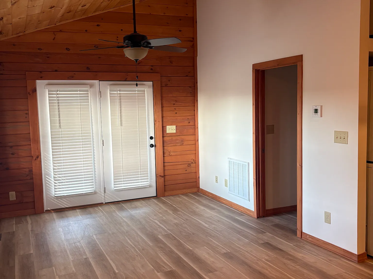 2 bed, 576 sqft, $1,075 — Photo 3