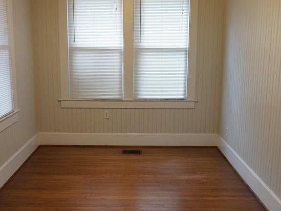 2nd image of 2002 E Lakeview Ave
