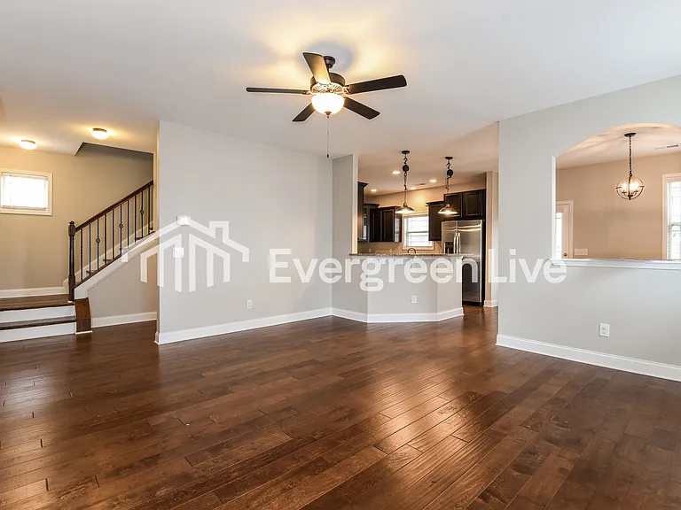 181 Eldon Dr — Photo 2