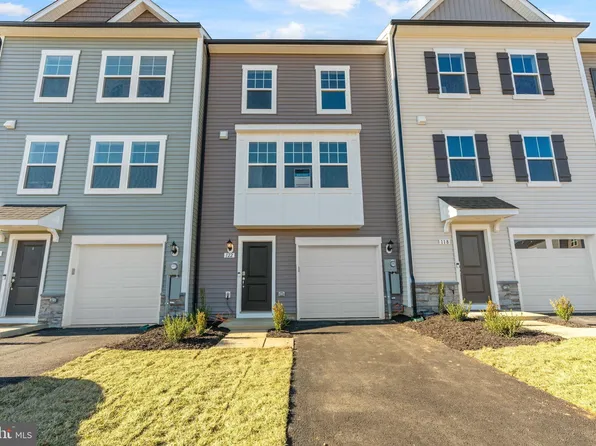 122 Armistead Pl, Charles Town, WV 25414