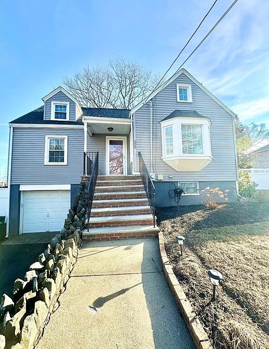1st image of 220 Parkland Ave