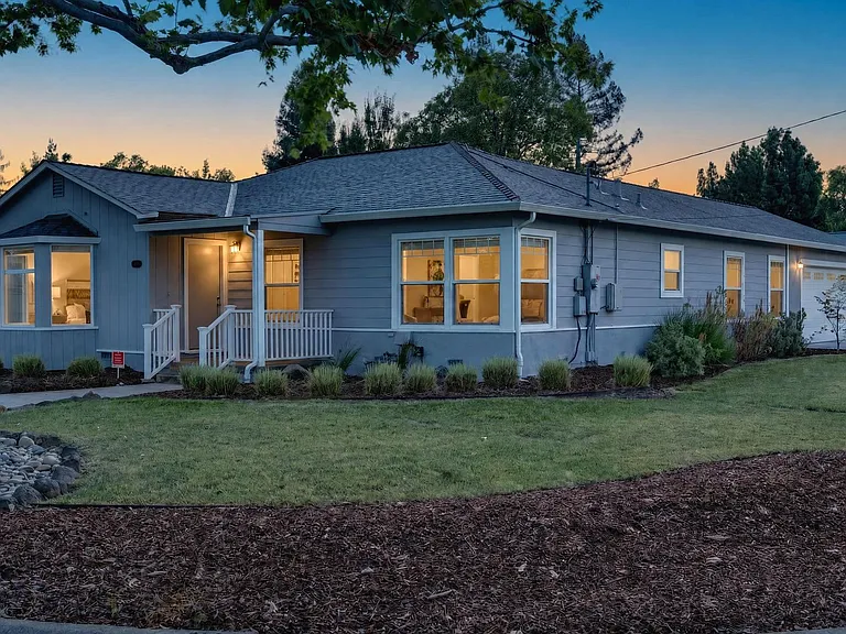 2907 Eccleston Ave — Photo 1