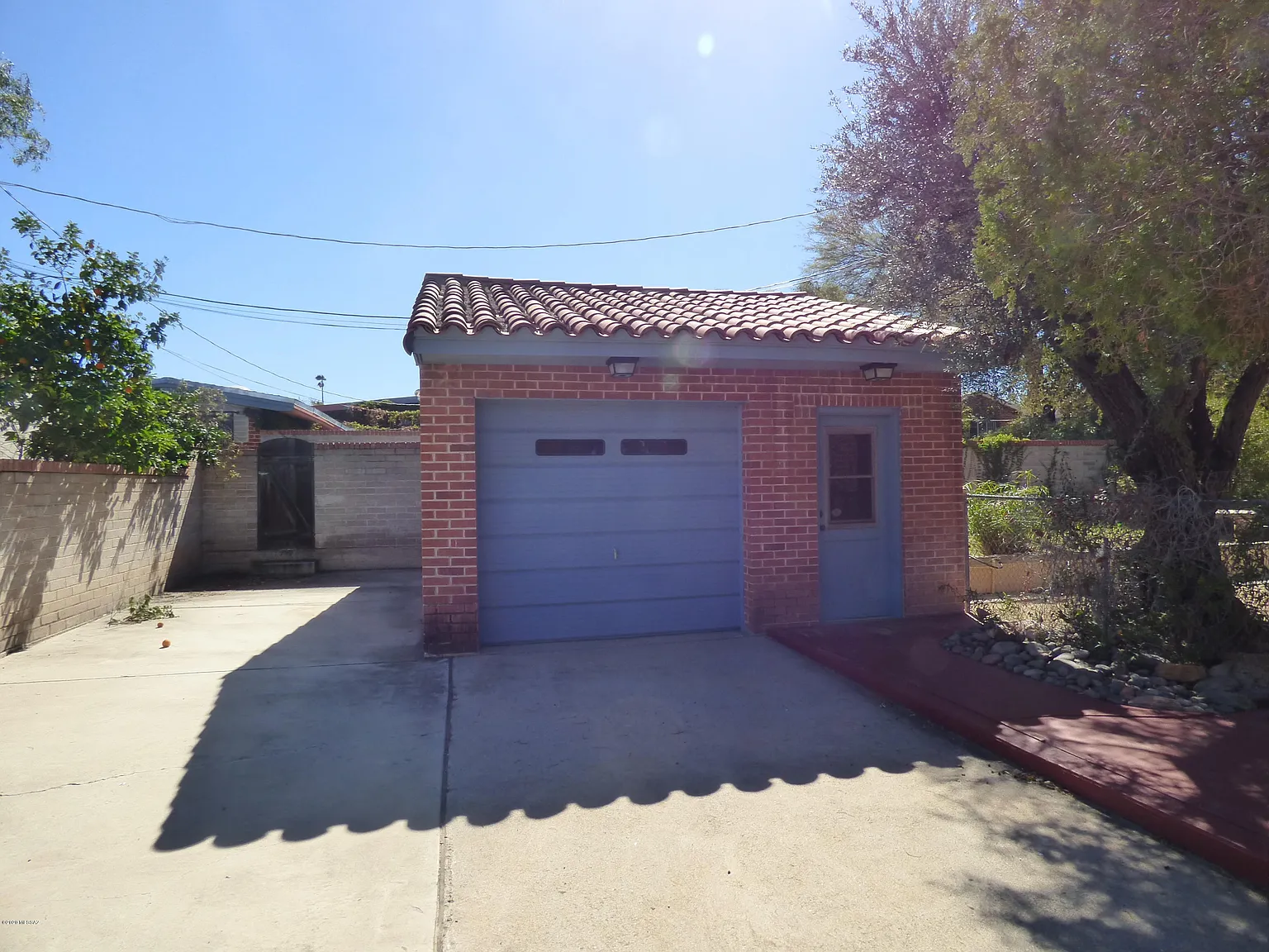 3 bed, 2.0 bath, 1924 sqft, $2,500 — Photo 4