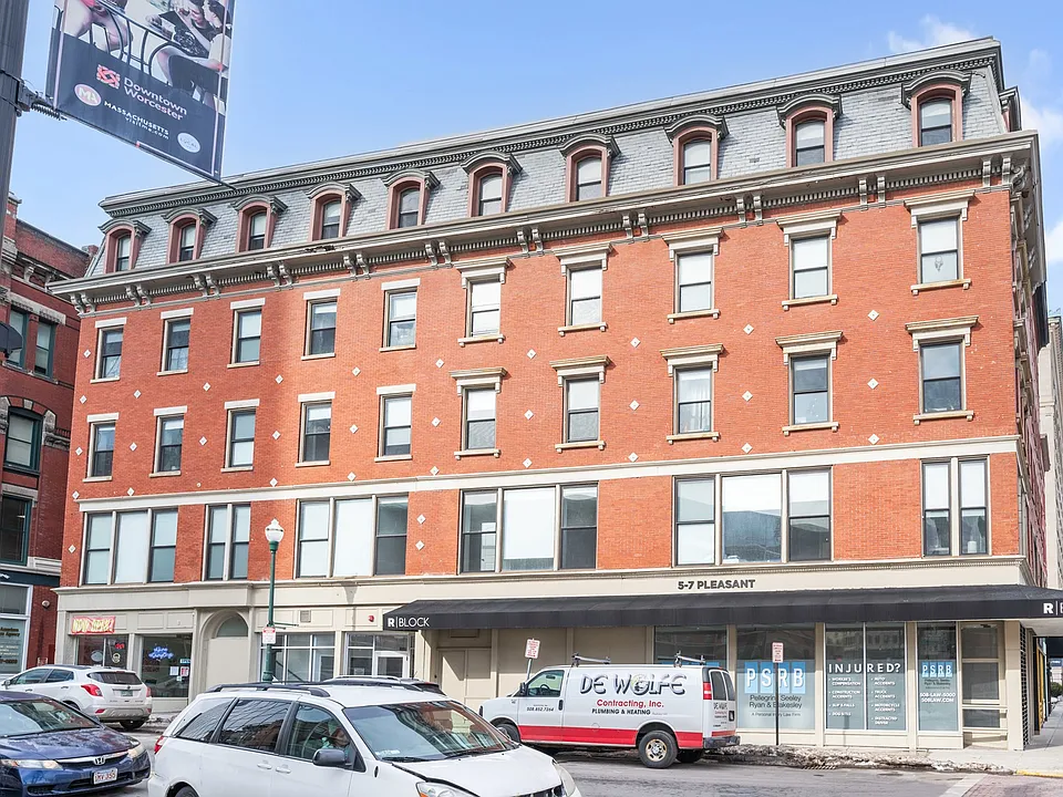 7 Pleasant St #401
