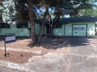 1221 Triangle Dr, Central Pt, OR 97502