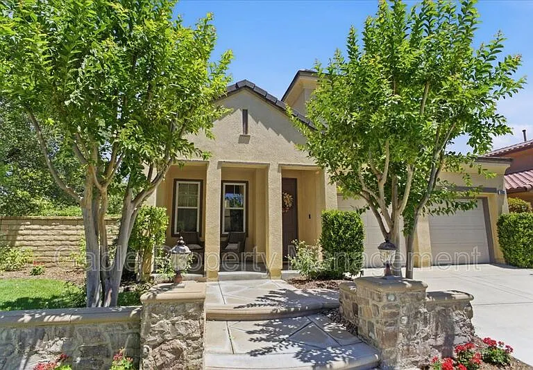 26882 Greenleaf Ct — Photo 2