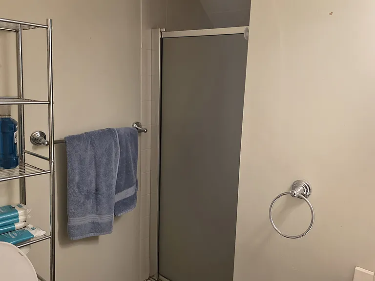 Upstairs Full Bathroom