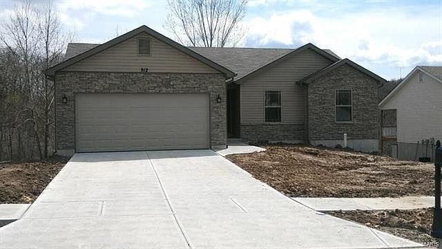 1st image of 912 Hawks Circle Dr