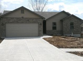 912 Hawks Circle Dr, Hillsboro, MO 63050