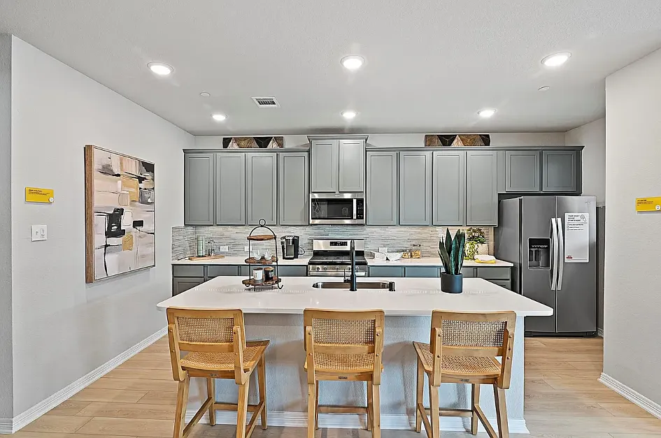 3 bed, 2.5 bath, 1810 sqft, $2,450 — Photo 2