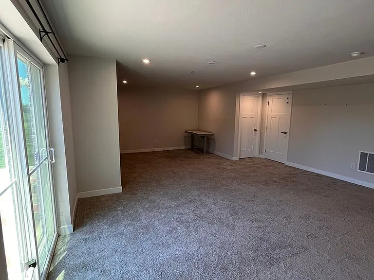 437 Greenwood Dr — Photo 17