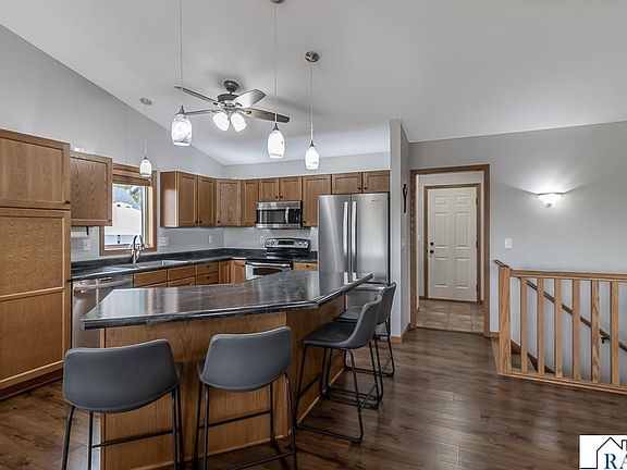 5th image of 201 Pebble Creek Dr