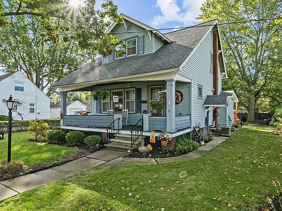 3rd image of 221 W Oakwood Ave