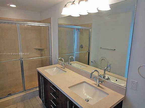 3rd image of 1111 SW 1st Ave #11111123N