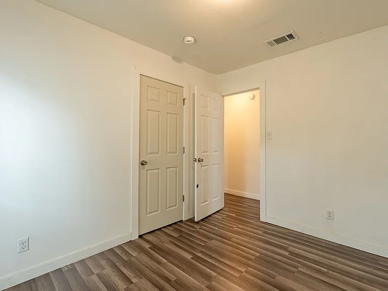 1001 Echo Ln — Photo 10