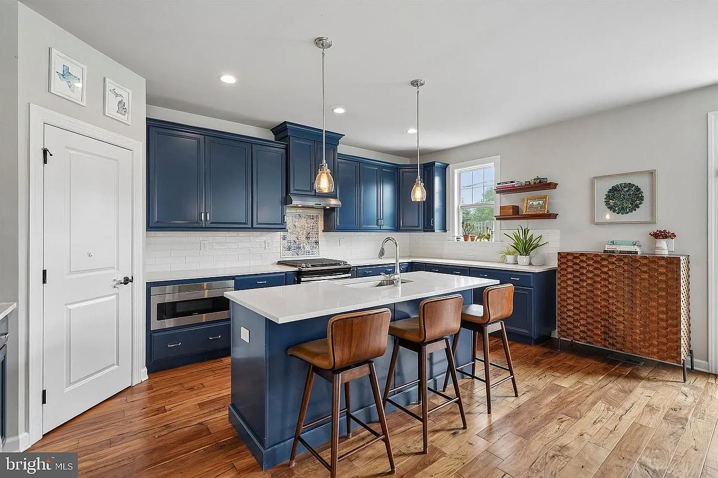 3 bed, 3162 sqft, $4,200 — Photo 4