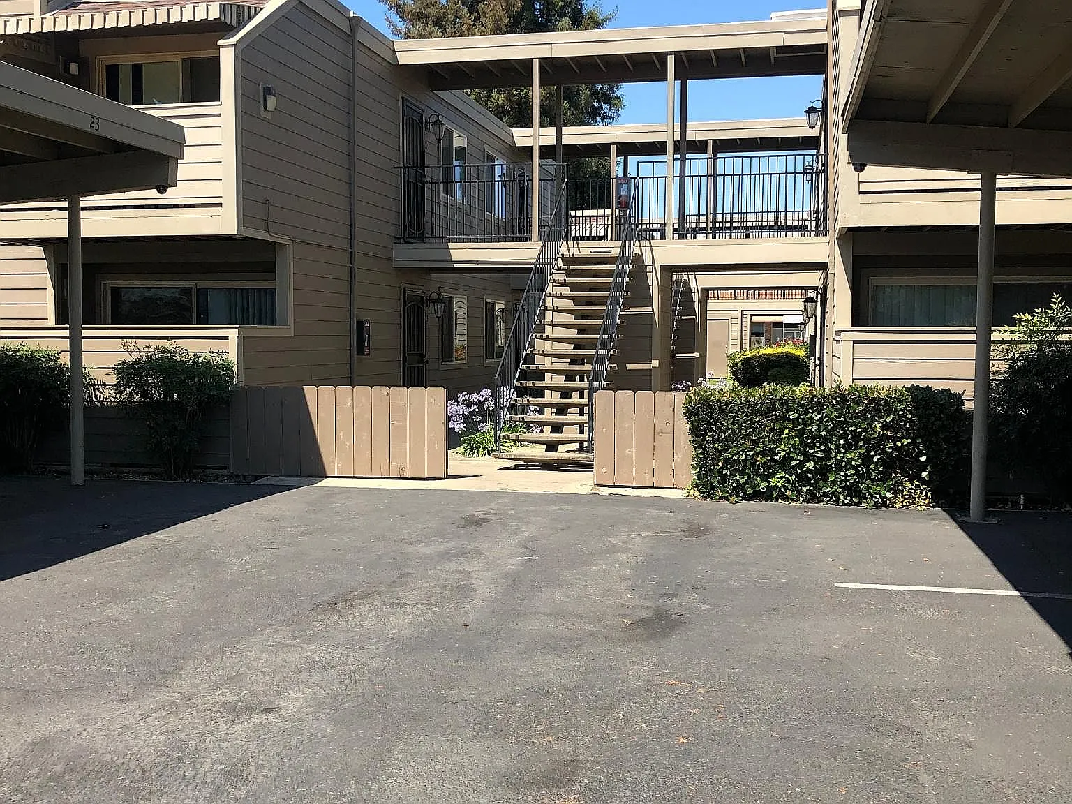 2004 Ahern St APT 27 photo 1