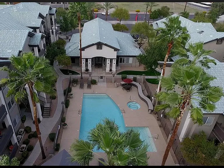Lindsay Palms — Photo 7