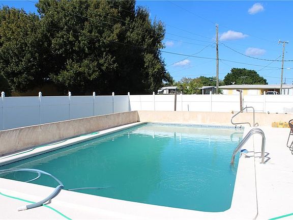 4th image of 600 Fern Dr
